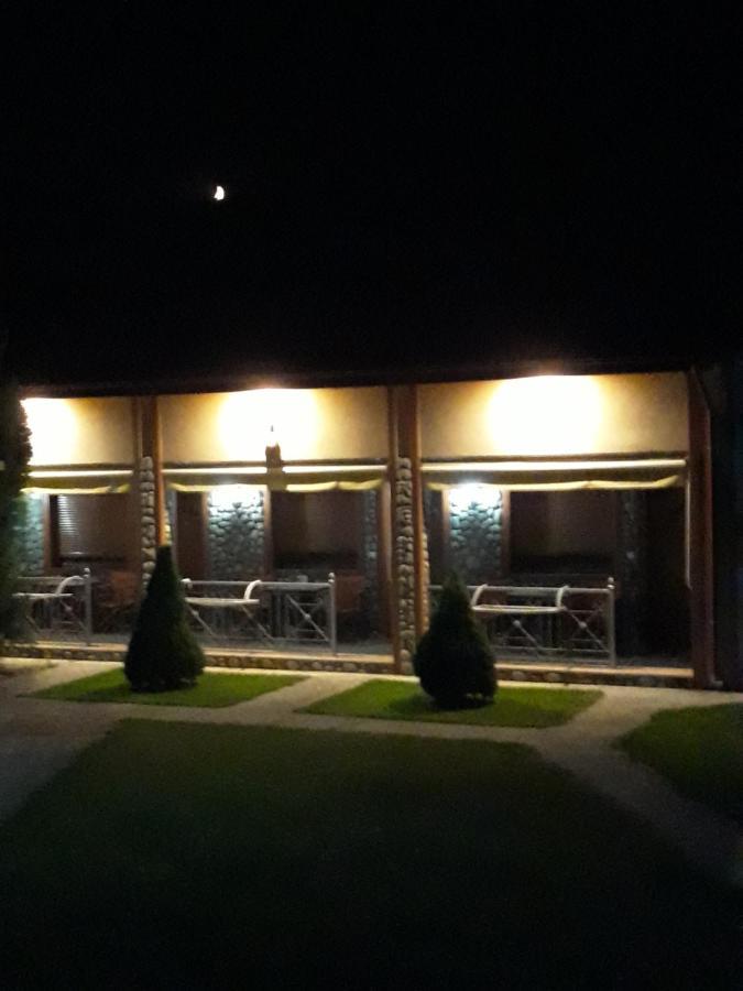 To Konaki Káto Loutrákion Exterior foto